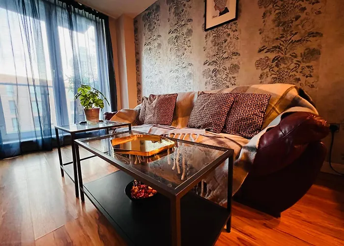 Latitude Chinatown Central Apartment